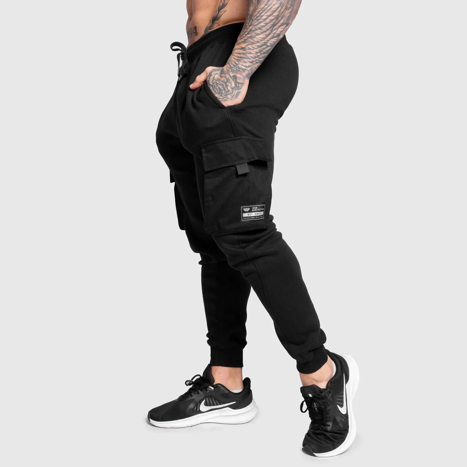 Pánské tepláky Iron Aesthetics Cargo Joggers, černé-1